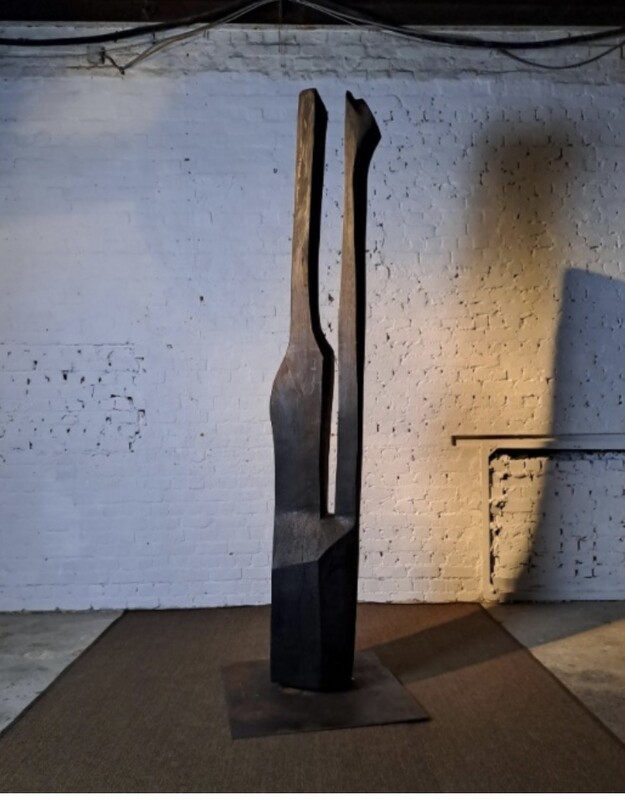 'Face 2 face' - abstract wooden sculpture by Belgian sculptor Roland Lavianne (1948-2022)