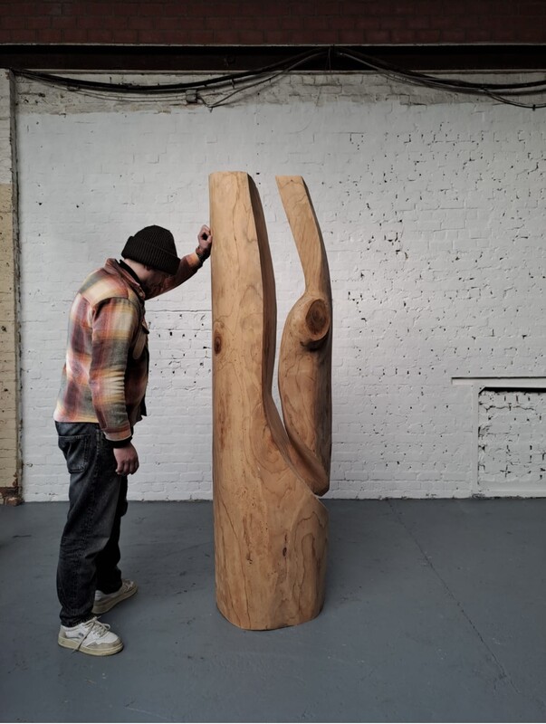 large sculpture in chestnut wood from belgian sculptor  Roland LAVIANNE (1948-2022)