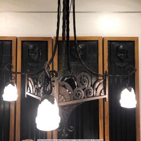 large hammered wrought iron chandelier with geometric decoration, tulips in ground frosted glass from Schneider. Art Deco period around 1925 for sell